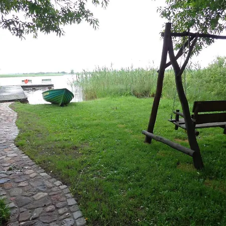 Czerwony Nad Samym Jeziorem Casa de Férias
