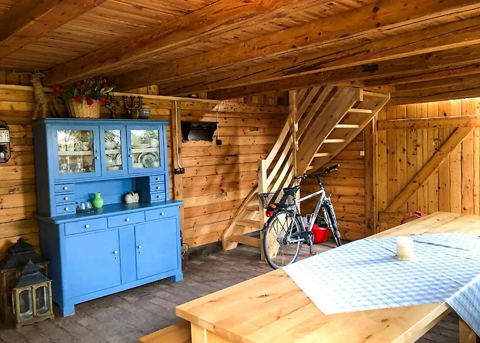 Czerwony Nad Samym Jeziorem 펜션