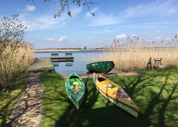 Czerwony Nad Samym Jeziorem Mikołajki