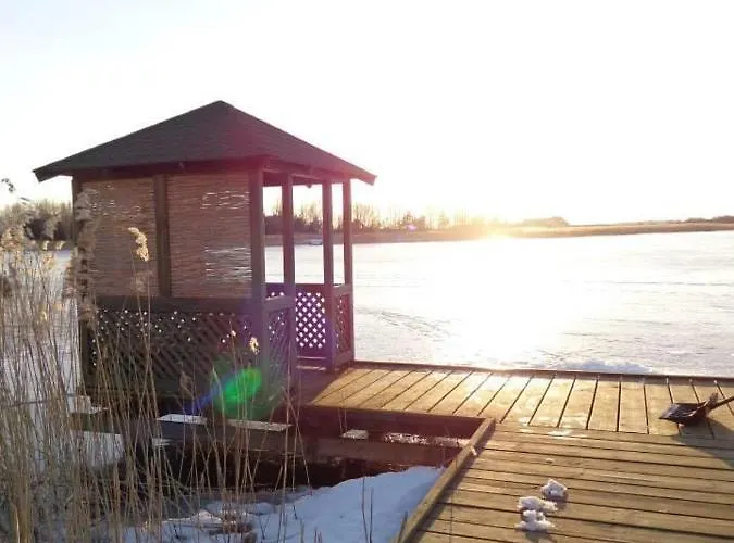 Czerwony Nad Samym Jeziorem * Mikołajki